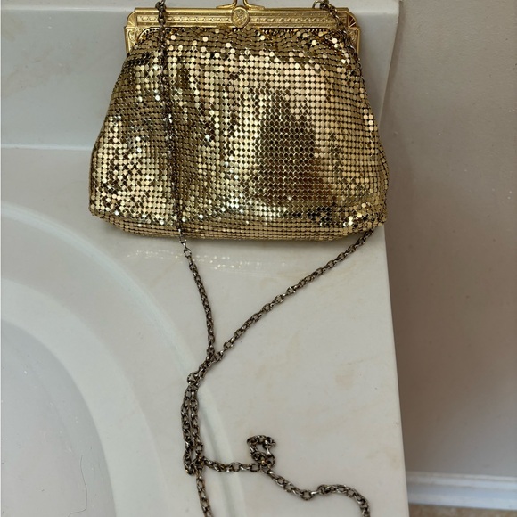1970’s vintage Whiting & Davis gold mesh handbag - Picture 2 of 3